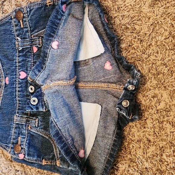 OshKosh Short Bibs with Embroidered Hearts - Picture 4 of 7